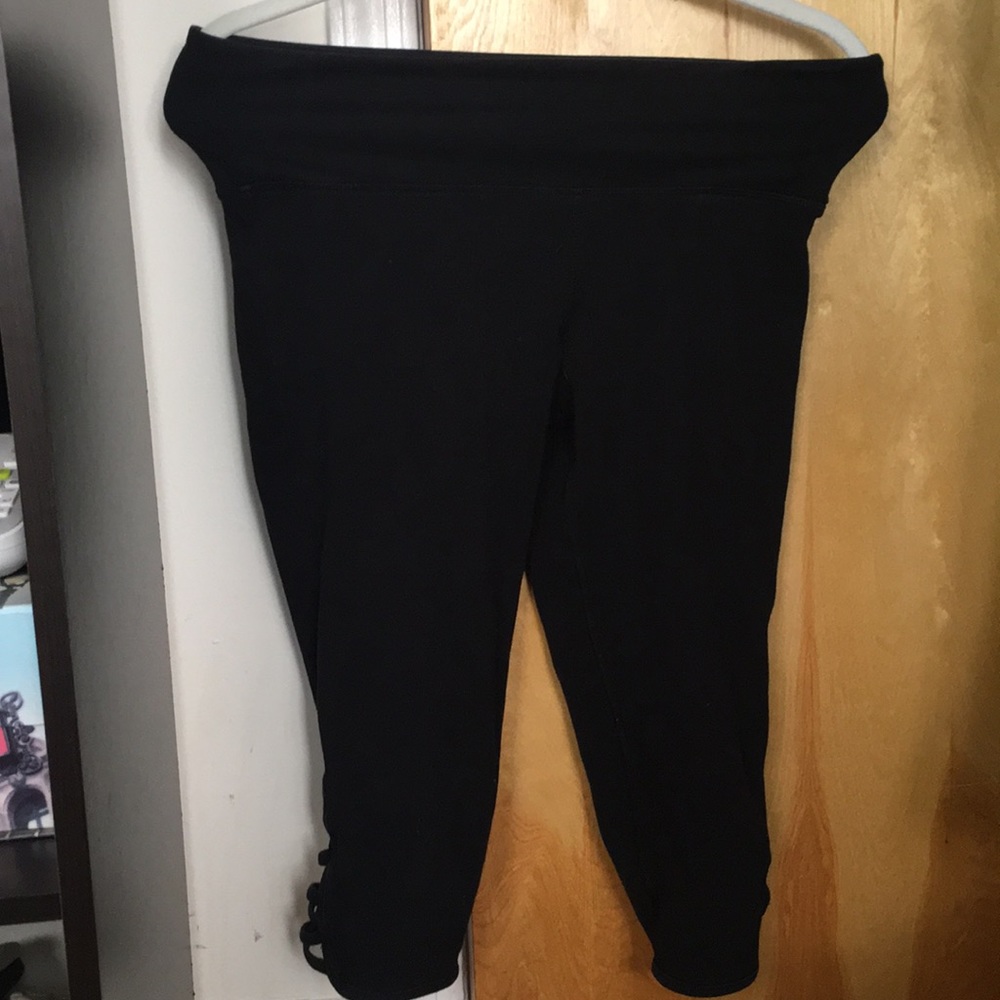 Black cropped leggings with crisscross outside